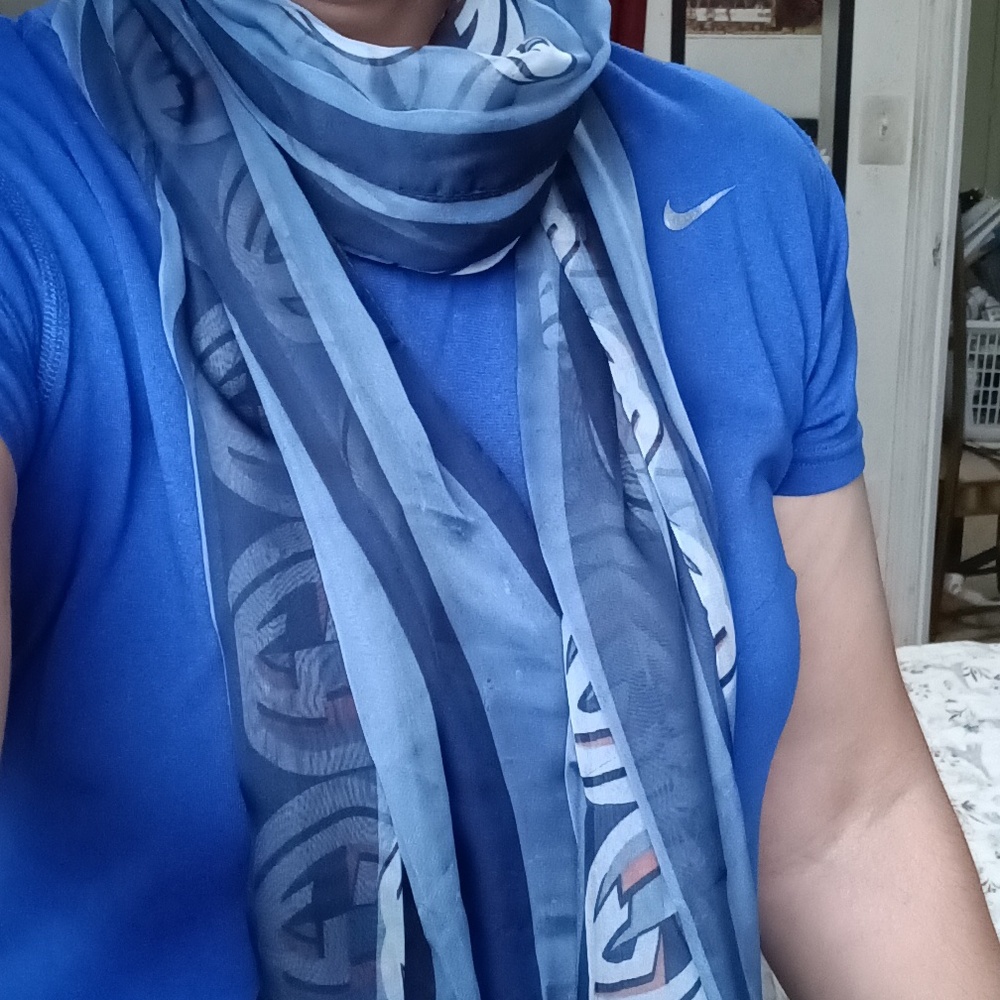 Gucci Sheer Navy Scarf with Logo Pattern - Picture 11 of 13